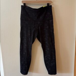 All in Motion High Rise 7/8 Leggings- Black Camouflage NWWT